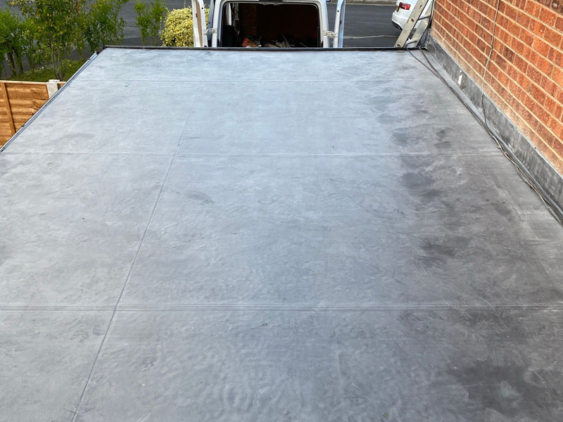 flat roofer